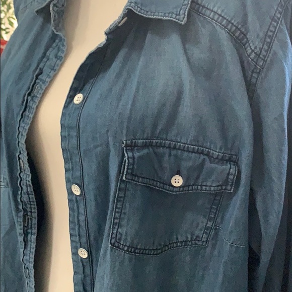 Torrid TAYLOR MEDIUM WASH DENIM BUTTON-UP SHIRT - Picture 2 of 8